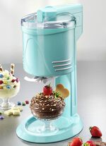 Softeismaschine im nostalgischen Retro-Design 