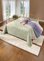 Jacquard-Tagesdecken mit Bandeinfassung 