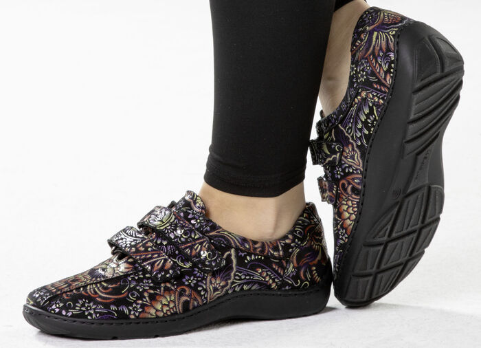 Waldläufer, bequeme Damen-Slipper, Weite H, mit herausnehmbarem Fussbett SCHWARZ-BUNT