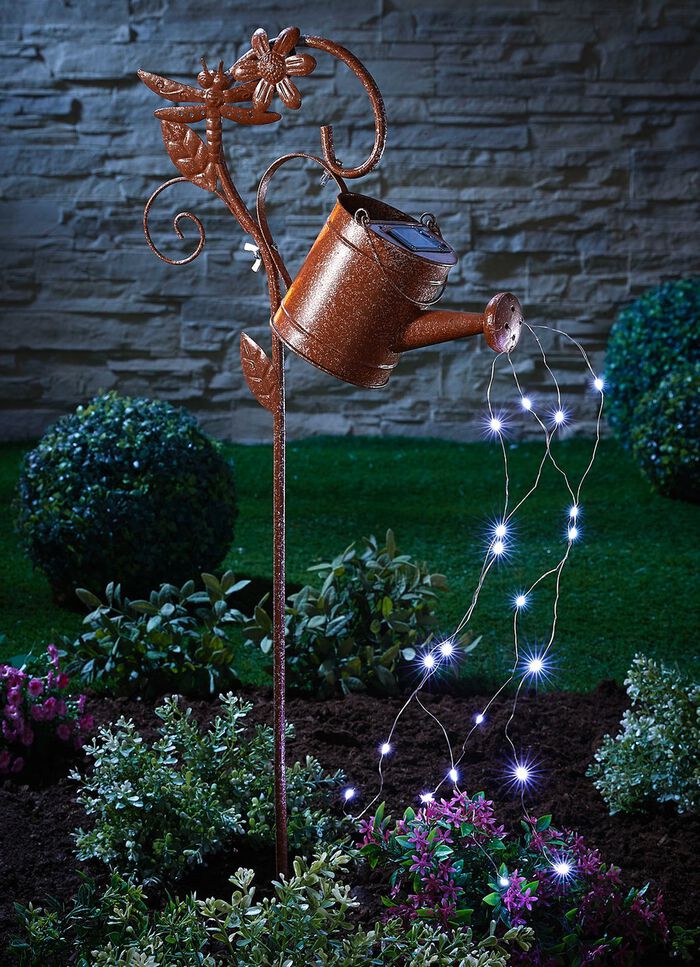 Solarstecker Giesskanne aus Eisen in Rostoptik 