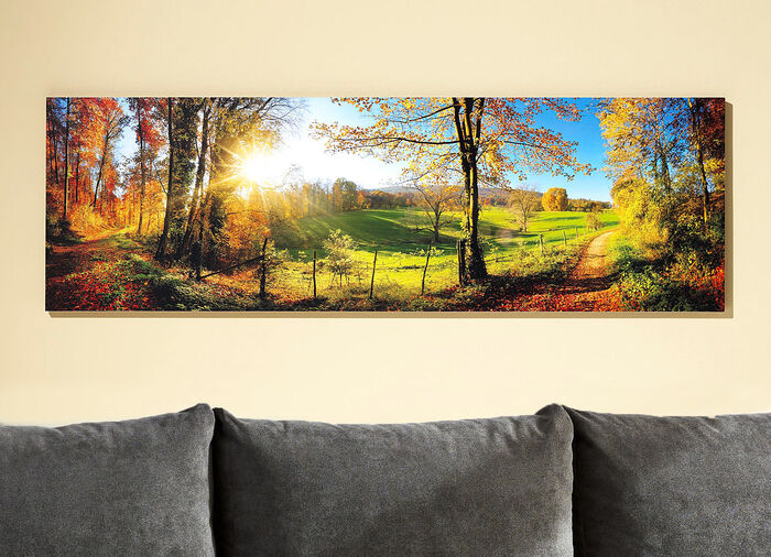 Bild mit dem Titel «Zauberhafte Landschaft im Herbst» 
