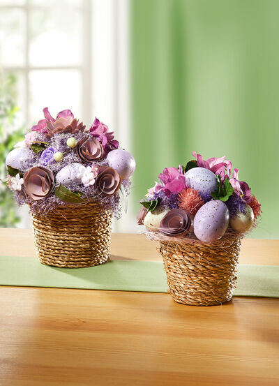 Blüten-Arrangement im Weidekorb, , large
