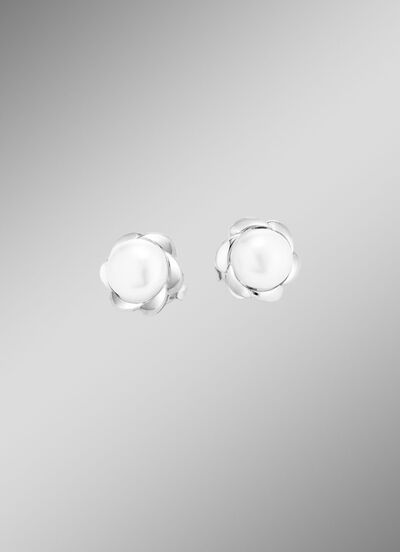 Florale Eleganz – Ohrstecker aus Silber mit Süsswasser-Zuchtperle  Florale Eleganz – Ohrstecker aus Silber mit Süsswasser-Zuchtperle