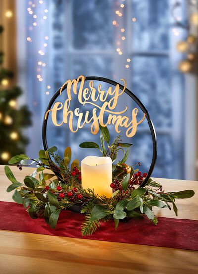 Batteriebetriebener Kranz mit LED-Kerze 