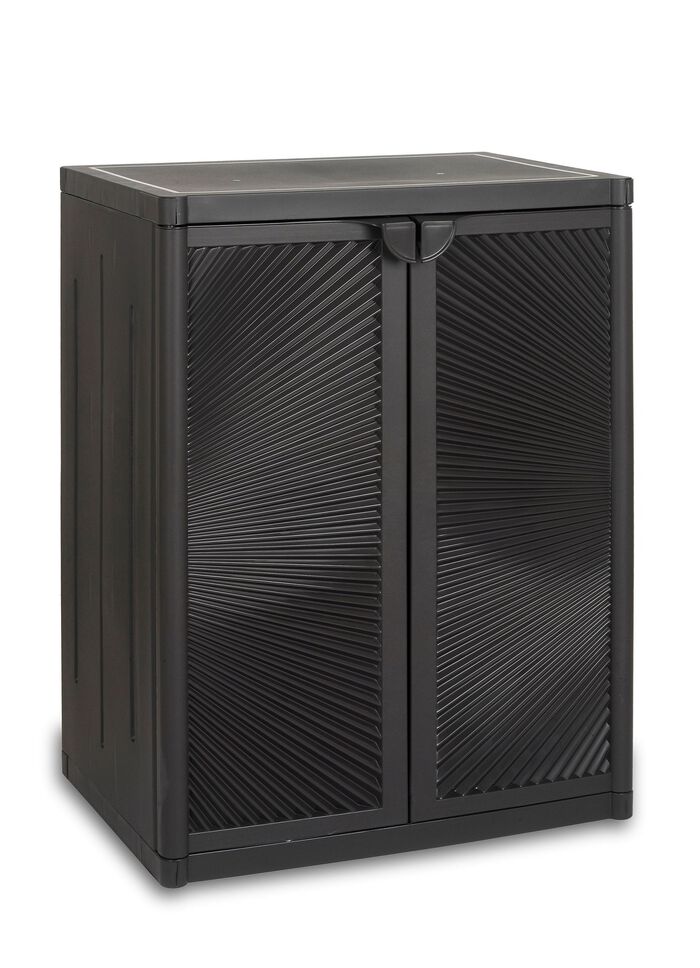 Gartenschrank mit strahlenf&ouml;rmigem Design an den T&uuml;ren 