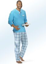 Pyjama mit Knopfleiste, aufgesetzter Brusttasche und Karodessin 