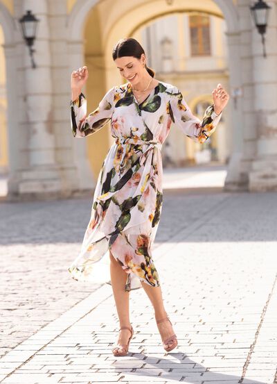 Kleid mit Bindeg&uuml;rtel 