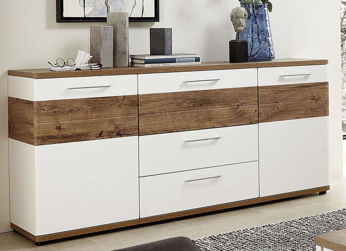 Modernes Sideboard mit tollem Dekor 