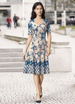 Kleid in schwingender Schlupfform, 