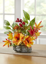 Gerbera-Gesteck auf Stein 