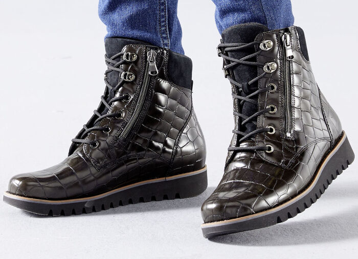 Waldläufer Stiefelette aus krokogeprägtem Nappaleder SCHWARZ