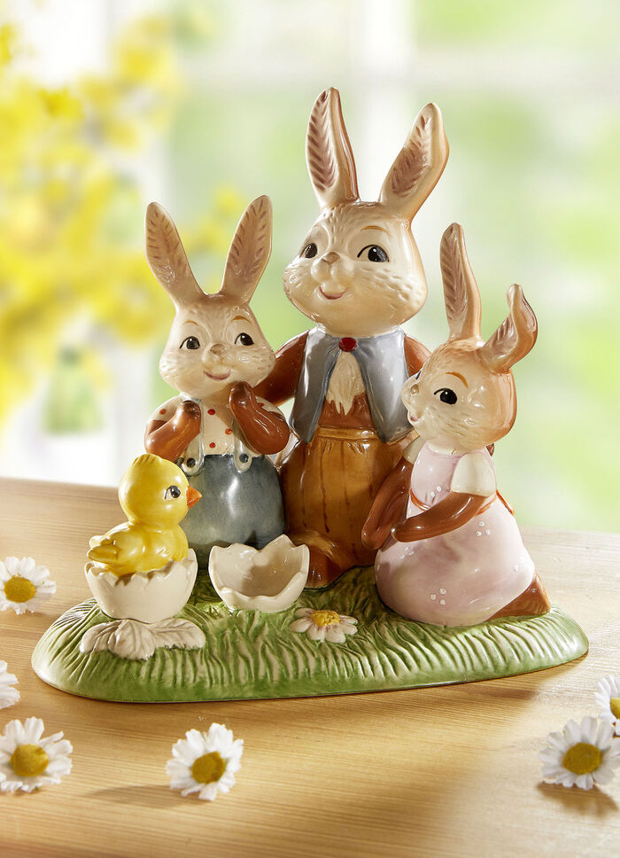 Zauberhafte Hasenfamilie aus Feinsteingut 