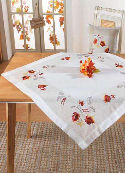 Bestickte Tisch- und Raumdekoration - 
