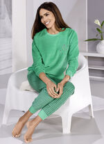 Rundhals-Pyjama aus Frottierstretch mit garngefärbtem Ringeldessin 