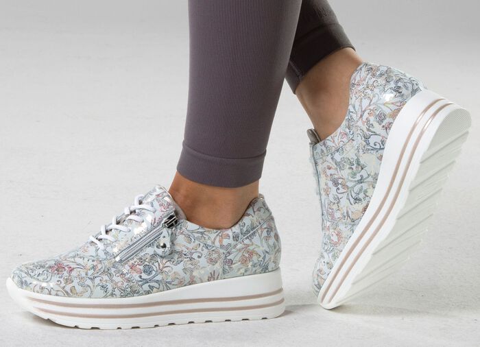 Waldl&auml;ufer Sneaker aus floral bedrucktem Nubukleder EISBLAU-BUNT