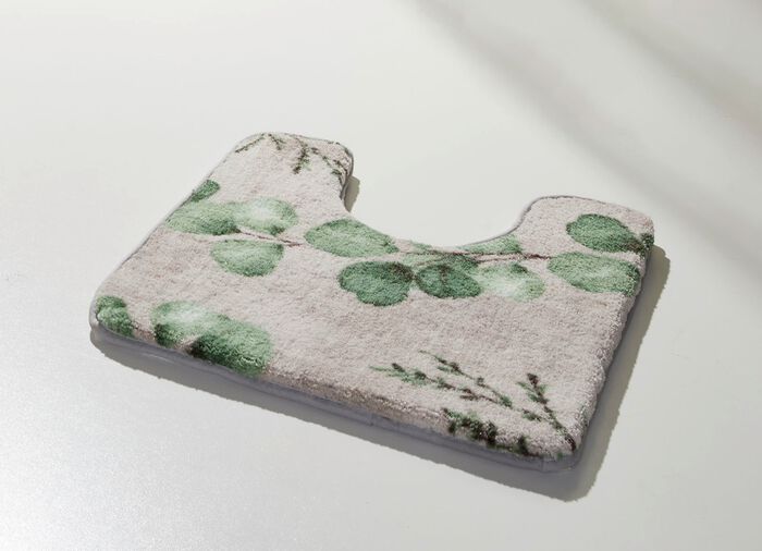 Naturnahe Badgarnitur mit Eukalyptus-Bl&auml;tter-Motiv 