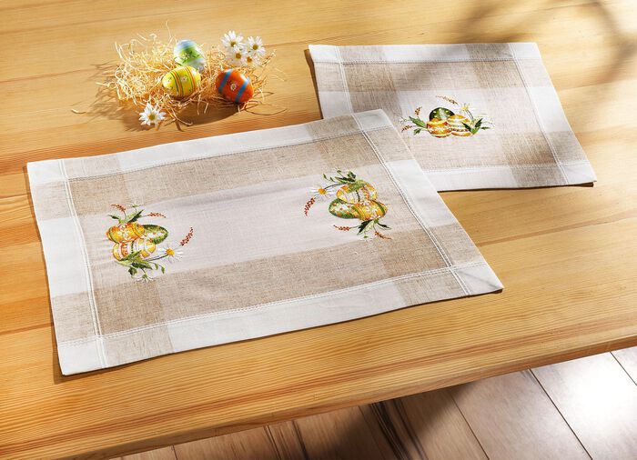 Charmante Accessoires mit buntem Ostereier- Motiv 