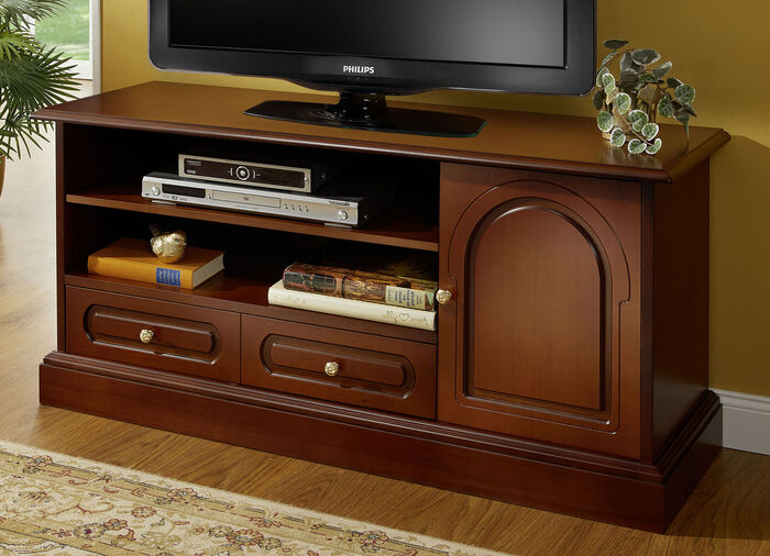 Möbelserie mit typisch italienischem Flair NUSSBAUM