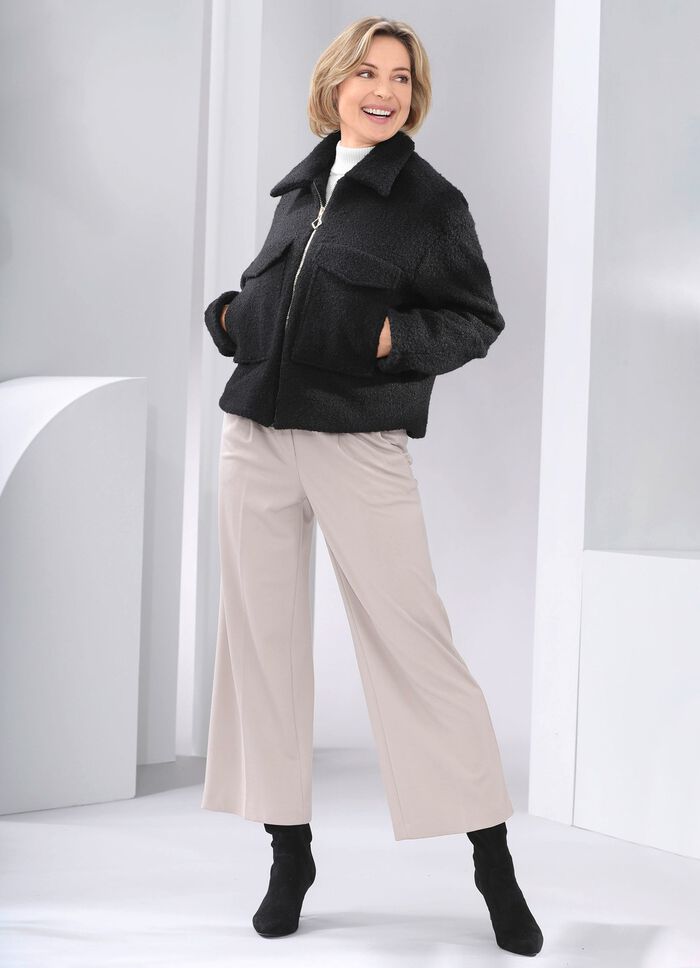 Kurzjacke aus feinem Boucl&eacute; 