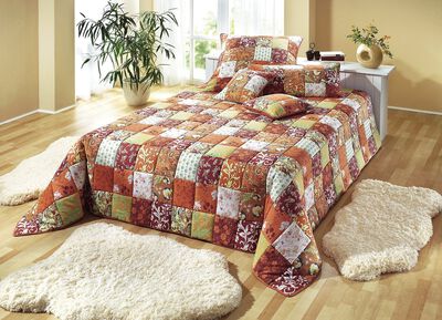 Tagesdecken und Kissenbezüge in Patchwork-Optik aus Baumwolle 