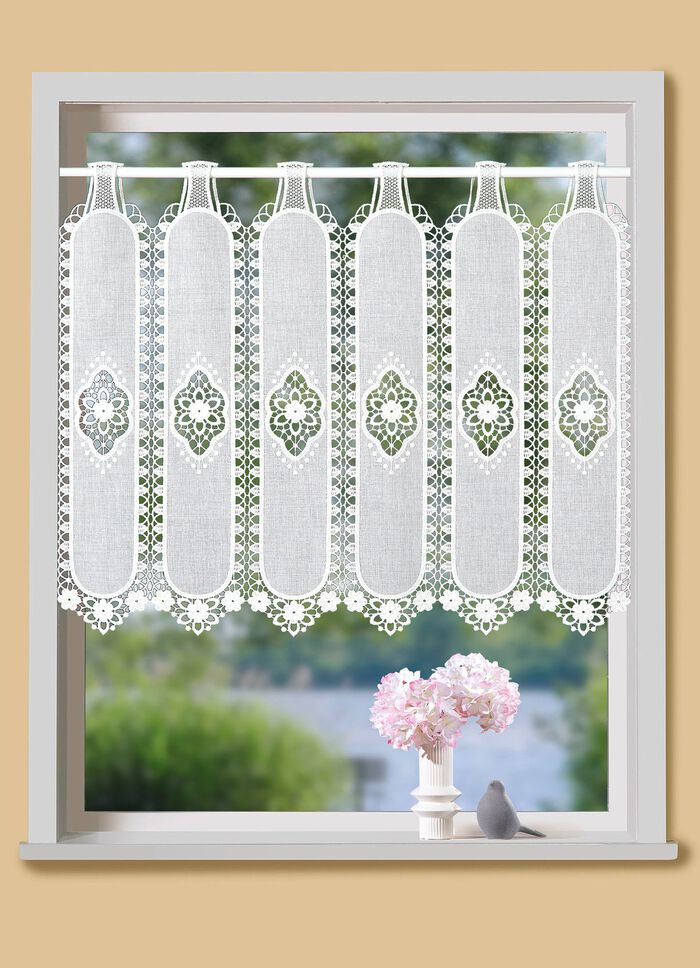 Kurzvorhang mit Stangendurchzug und gebogtem Abschluss 