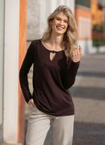 Shirt mit  Zierring am Halsausschnitt in 2 Farben SCHOKOBRAUN