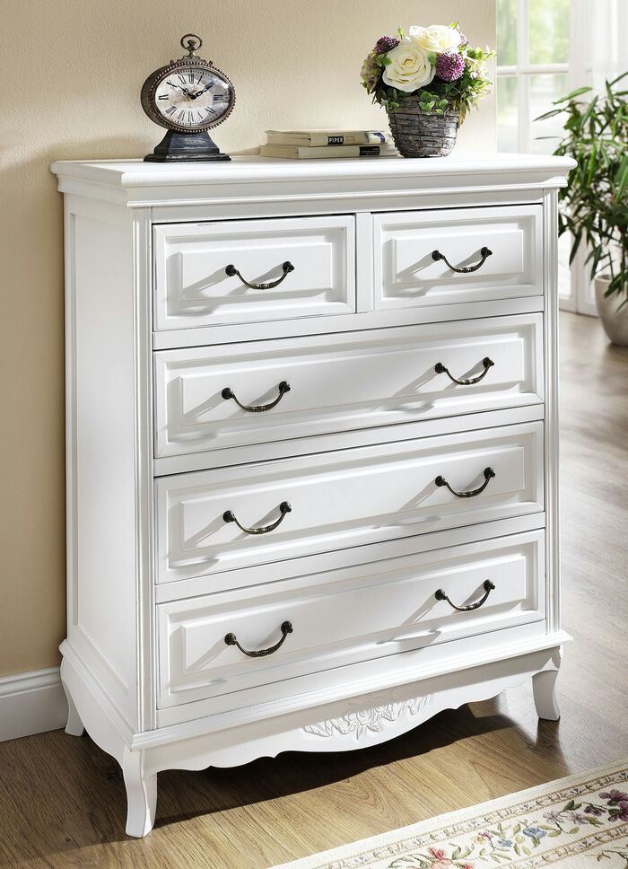 Schubladenkommode mit aufwendigen Ornament-Verzierungen 