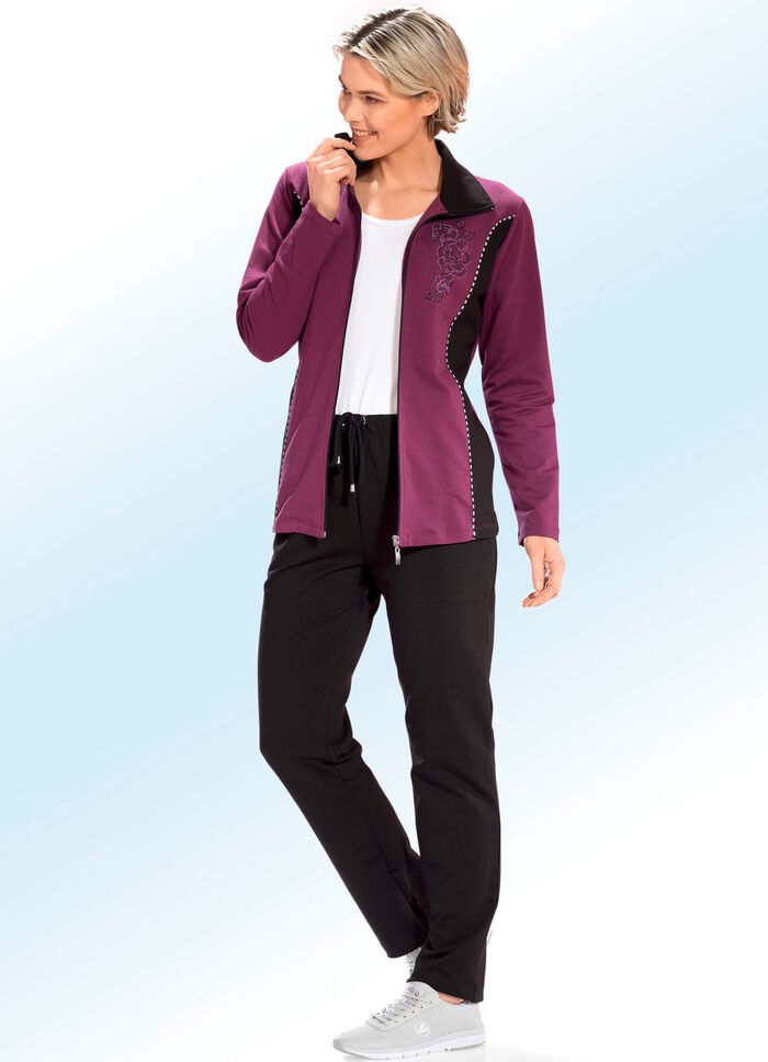 Freizeitanzug mit Kontrasteins&auml;tzen und Zierpaspeln 