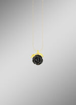 Romantischer Anh&auml;nger mit schwarzer Obsidian-Rose 