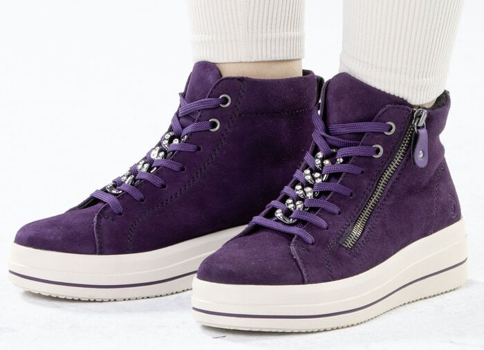 Remonte Bootie mit funkelnder Zierkette an der Schn&uuml;rung 