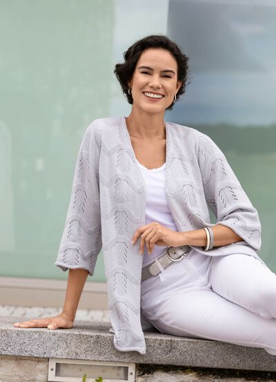 Strickjacke mit Mustermix im Wellendessin 