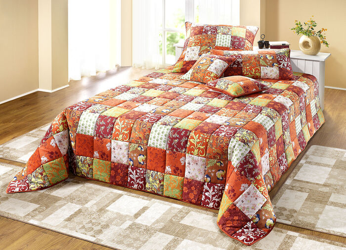 Tagesdecken und Kissenbezüge in Patchwork-Optik aus Baumwolle, 