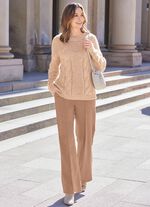 Hose in modischer Weite 