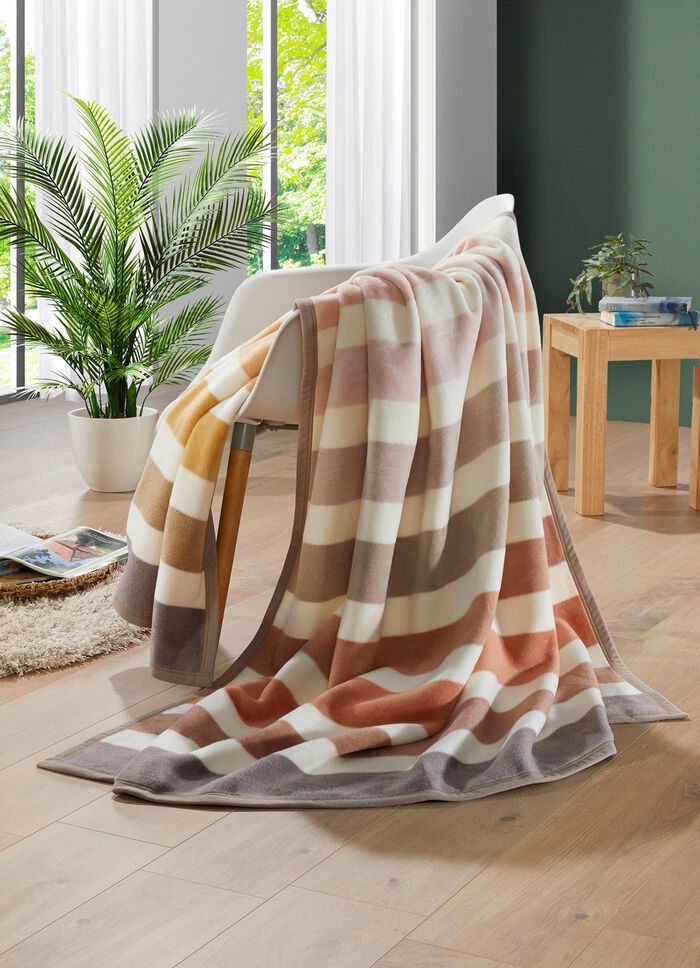 Wohndecke mit Veloursbandeinfassung 