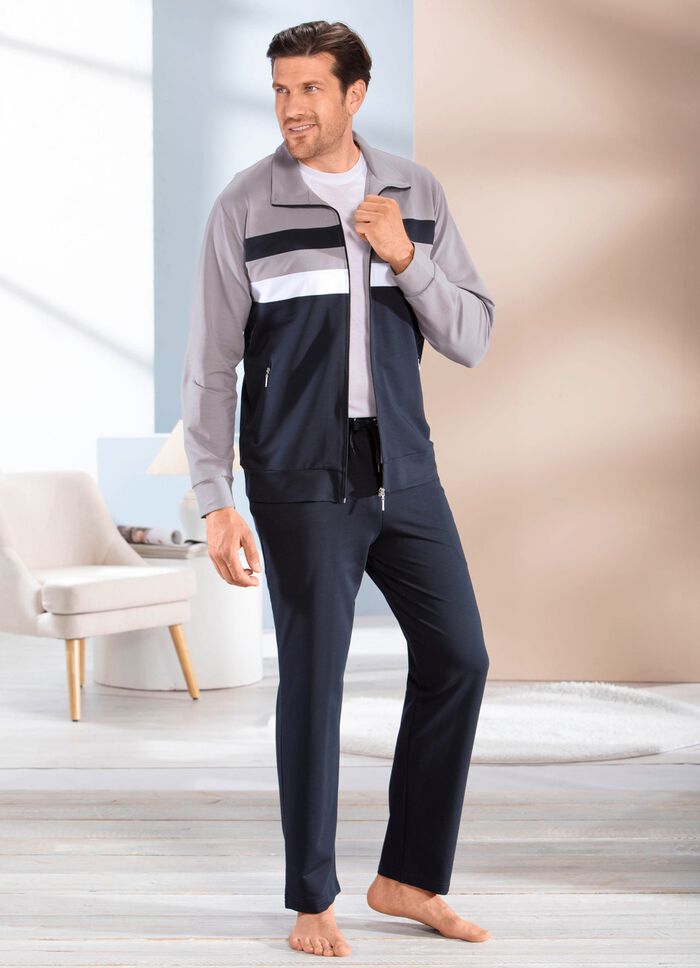 Hausanzug mit Streifen-Dessin 