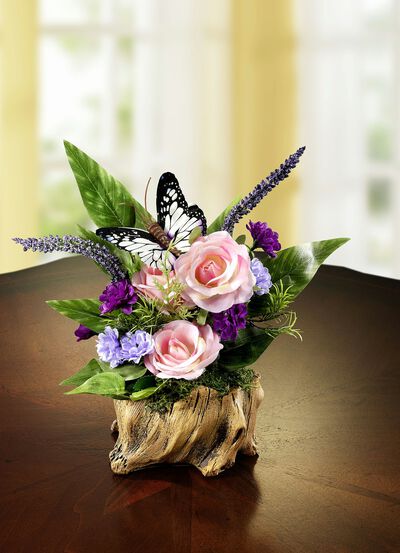 Rosen auf Baumstamm 