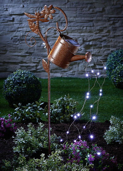 Solarstecker Giesskanne aus Eisen in Rostoptik  Solarstecker Giesskanne aus Eisen in Rostoptik