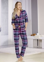 Pyjama von pastunette, durchgeknöpft mit langen Ärmel und im Karodessin 