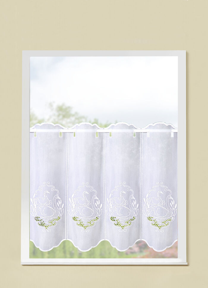 Bestickter Kurzstore mit gebogtem Abschluss 