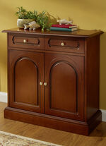 Möbelserie mit typisch italienischem Flair NUSSBAUM