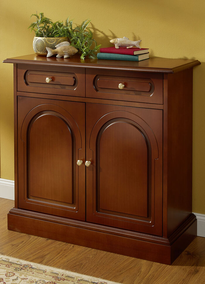 Möbelserie mit typisch italienischem Flair NUSSBAUM