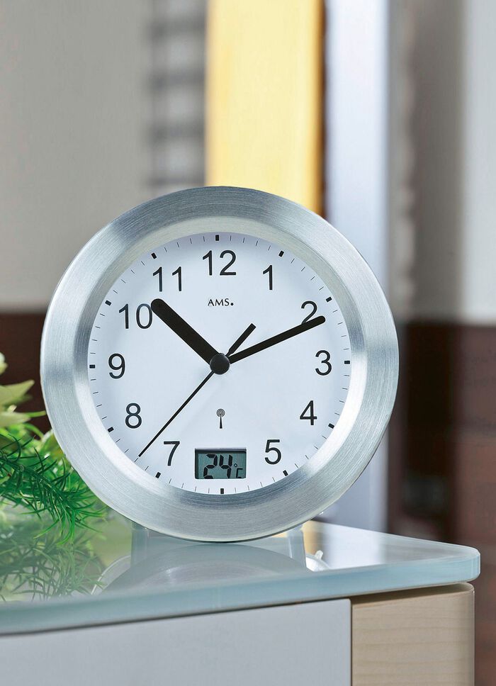 Badezimmeruhr mit digitaler Temperaturanzeige 