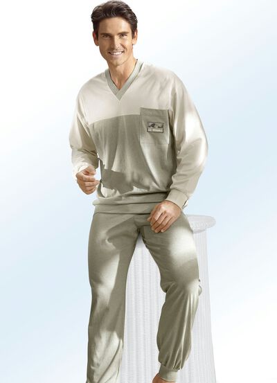 Götting Pyjama mit V-Ausschnitt, Brusttasche und Bündchen 