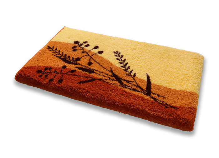 Naturnah gestaltete Badgarnitur der Marke Grund TERRA