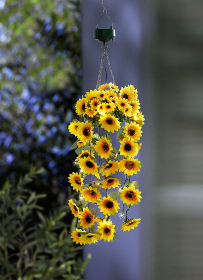 LED-Hängeampel mit Sonnenblumen 