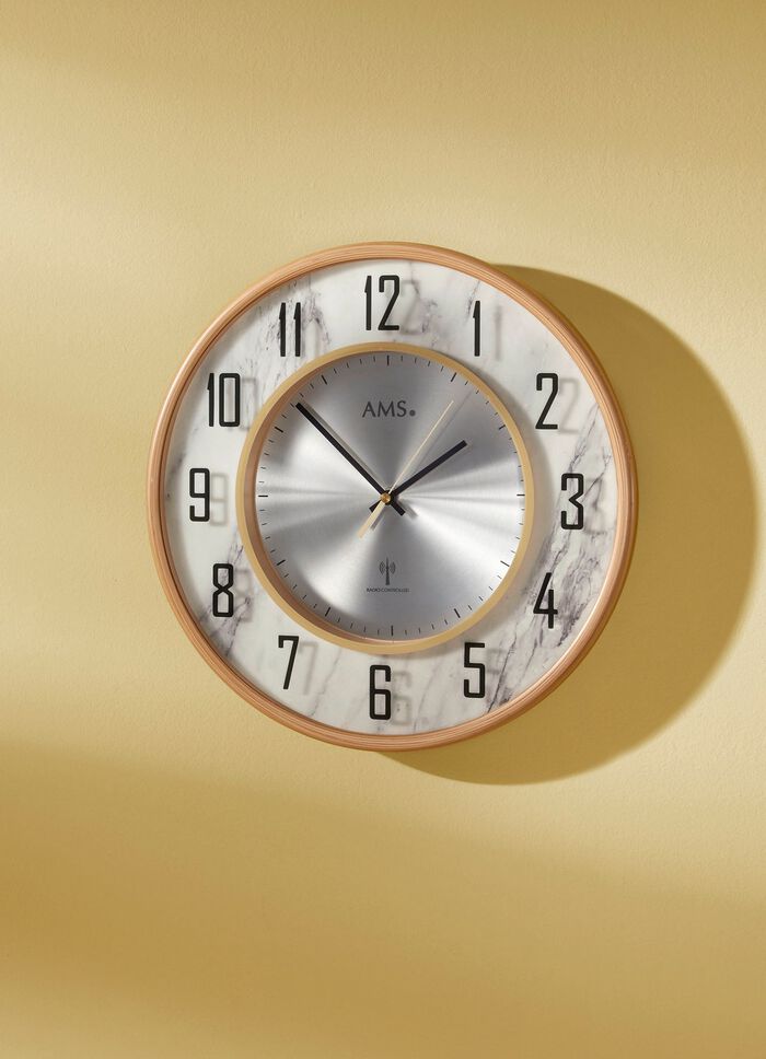 Wanduhr in Marmor-Optik 