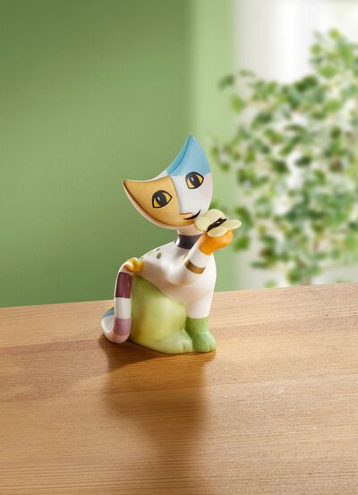 Katze mit Schmetterling 