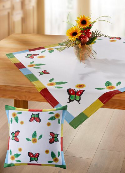 Bunte Tisch- und Raumdekoration 