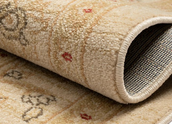 Br&uuml;cke und Teppiche mit Orient-Optik 