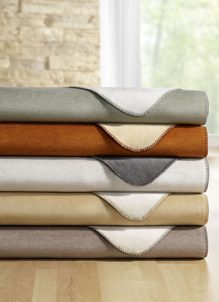 Wohndecke mit Uni-Wendeseite und Häkelsaum GOLD-CREME